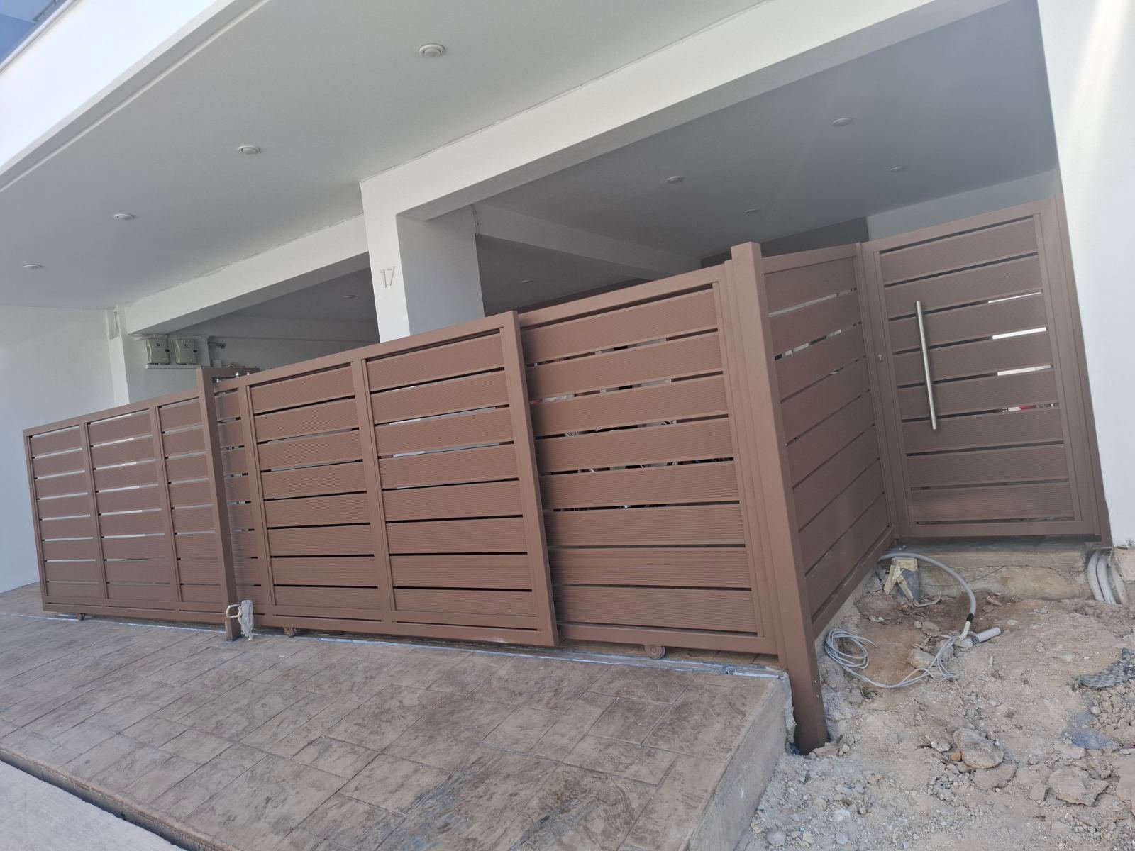 Γκαραζόπορτες Αλουμινίου | Σύγχρονος Σχεδιασμός & Υψηλή Ασφάλεια - Alfaloumin