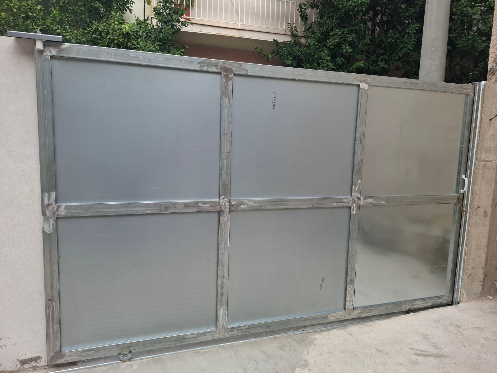 Σιδερένιες γκαραζόπορτες Σιδερένιες γκαραζόπορτες