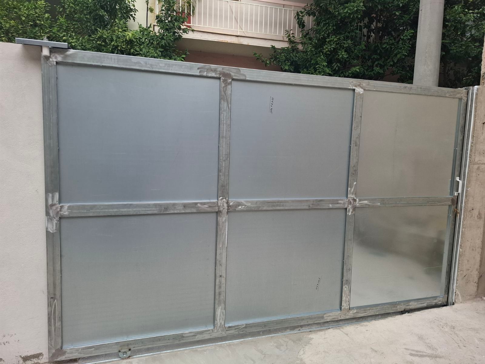 Σιδερένιες γκαραζόπορτες Σιδερένιες γκαραζόπορτες