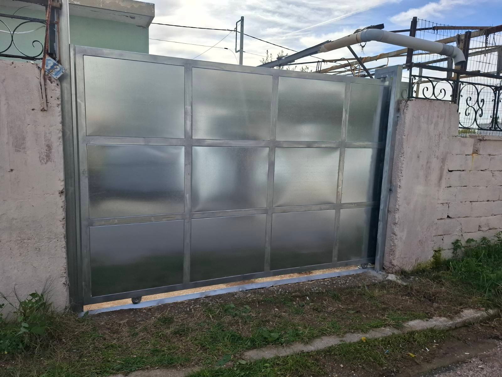 Σιδερένιες γκαραζόπορτες Σιδερένιες γκαραζόπορτες