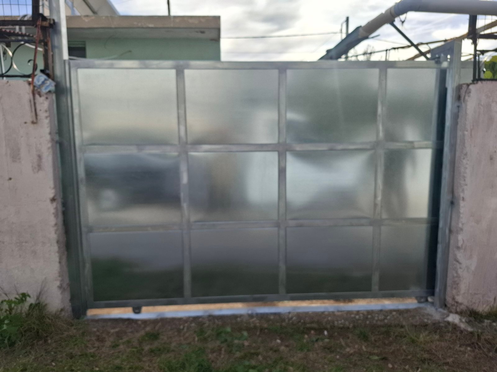 Σιδερένιες γκαραζόπορτες Σιδερένιες γκαραζόπορτες